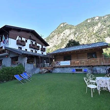 Des Roses Hotel