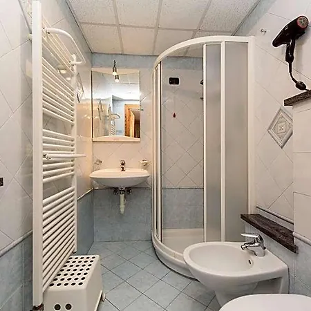 Des Roses Hotel 3*