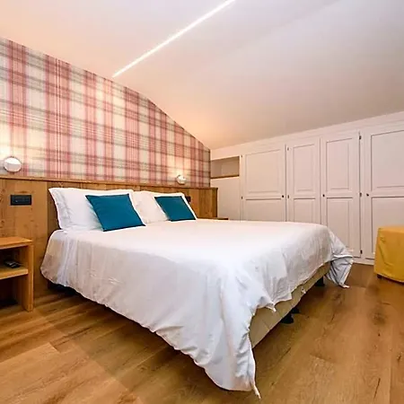 Des Roses Hotel 3*